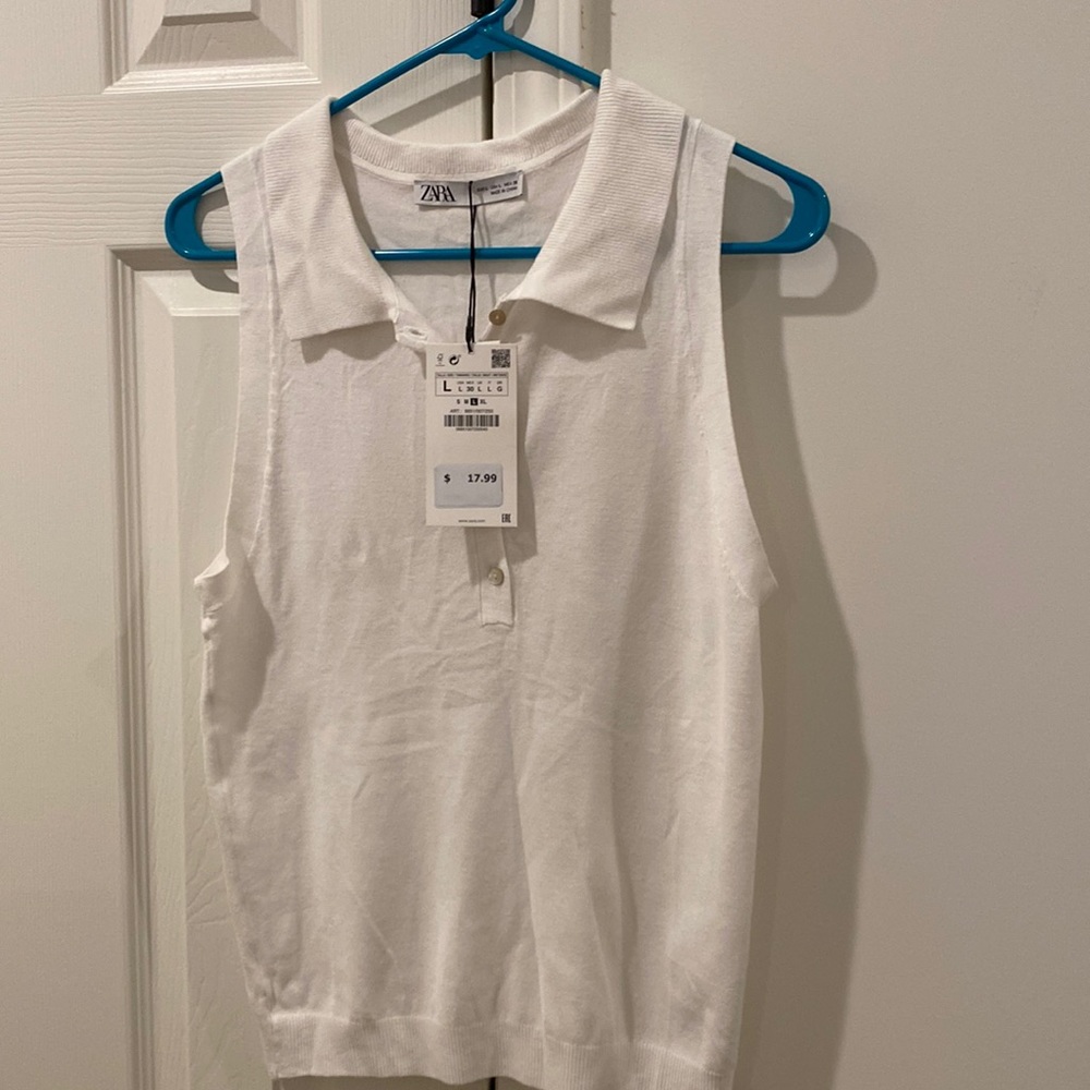 Sleeveless sweater top.